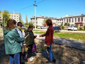 Специалисты КЦСОН Пугачевского района привлекли внимание жителей к необходимости усиления мер по защите детей