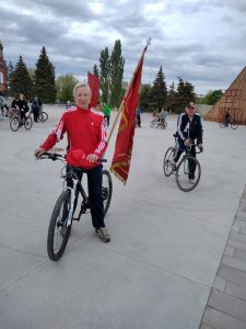 «Серебряный» волонтёр принял участие в велопробеге в День города