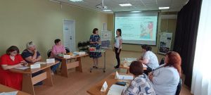 Специалисты КЦСОН Пугачевского района обсудили с родителями значение ранней коррекции в развитии детей с ОВЗ