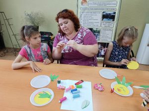 С новыми сувенирами дети покидали центр социального обслуживания Пугачевского района