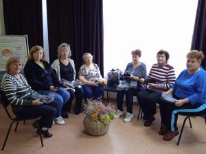 «Серебряные» волонтеры КЦСОН Пугачевского района присоединились к акции «Солдату – тепло материнских рук»