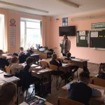 Специалисты центра соцобслуживания Пугачевского района путешествовали с первоклассниками по Стране прав и обязанностей