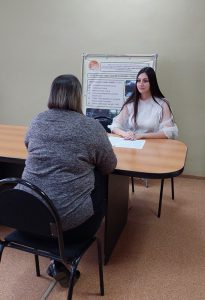 Несовершеннолетние и их родители получили помощь на базе КЦСОН Пугачевского района в День правовой помощи