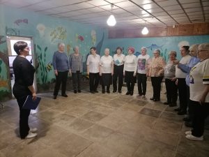 Сотрудники центра социального обслуживания проводят оздоровительные мероприятия в Пугачевском районе
