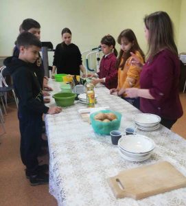 На кулинарном мастер-классе «Вкусно и просто» пугачевские ребятишки приготовили ароматную картошечку