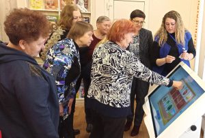 Получатели социальных услуг посетили детскую модельную библиотеку