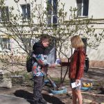 Специалисты центра соцобслуживания Пугачевского района провели информационную акцию «Детский телефон доверия»