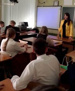 Психолог центра соцобслуживания Пугачевского района провела лекцию «Школьный буллинг»