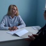 Специалисты центра социального обслуживания Пугачевского района проводят разъяснительную работу в кабинете социального работника районной больницы